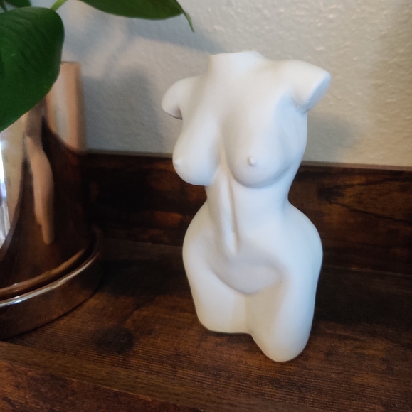 Body Statue - Picture 7 of 8